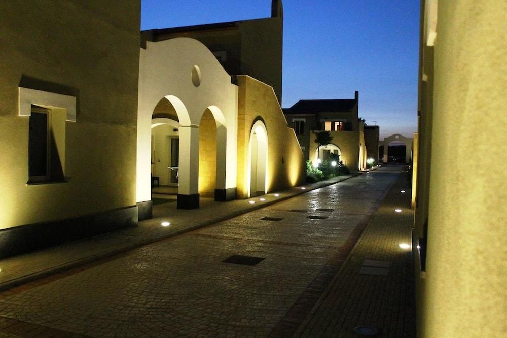 Le Residenze Archimede Aparthotel Syracuse Bagian luar foto